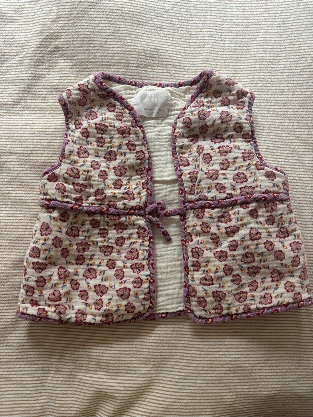 Zara Kids Cream Quilted Floral Vest with Purple Trim sz4-5